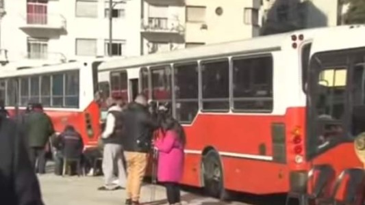 Choferes de micros escolares protestan en el Congreso para pedir ampliación del aforo de pasajeros