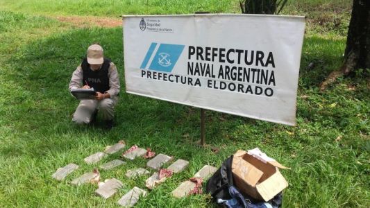 Detienen a una pareja que llevaba marihuana envuelta con trapos engrasados