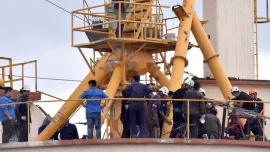Un ingeniero murió asfixiado bajo arena dentro del silo de una fábrica