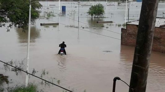Chaco: evacúan a 200 familias por inundaciones