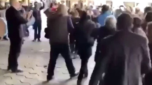 Polémica por el pogo en plena asunción del nuevo ministro de Salud bonaerense