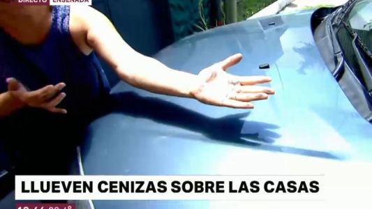 Llueve cenizas sobre las casas