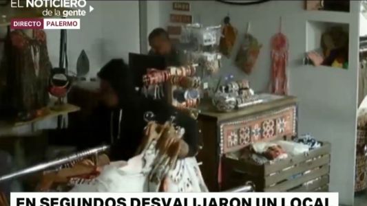 En segundos desvalijaron un local
