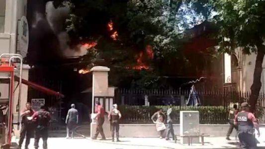 Se prendió fuego un restaurante pegado al Museo Histórico Sarmiento