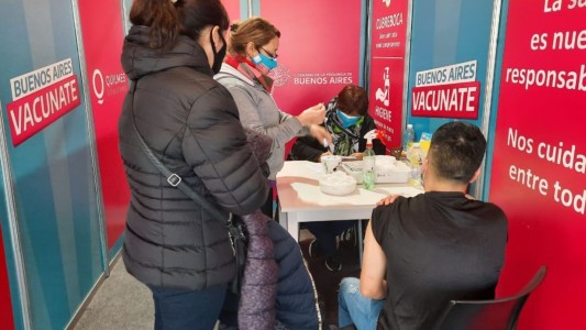 Vacunaron contra el coronavirus a más de 30 mil adolescentes en los primeros dos días en la provincia