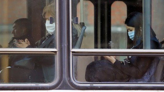 Amplían el cupo de pasajeros para trenes, subtes y colectivos