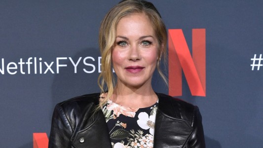 La actriz Christina Applegate reveló que padece esclerosis múltiple