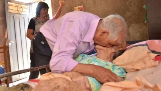 A los 83 años buscaba a sus hermanos y encontró a su mamá de 104