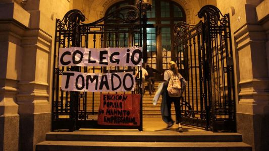 Toma de escuelas: los padres deberán retirar a sus hijos o hacerse cargo del vandalismo