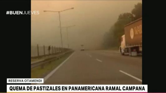 La quema de pastizales reduce la visibilidad en la Panamericana