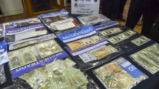 Desbaratan la banda del "Falso Blue", una organización que falsificaba dólares y pesos