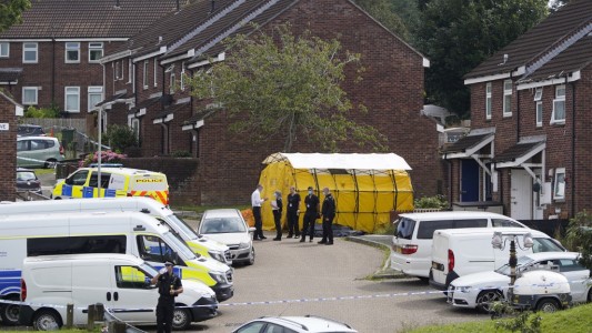 Una nena de 3 años, entre las cinco víctimas del peor tiroteo en el Reino Unido en diez años