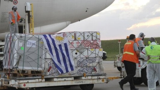 Uruguay comenzó a aplicar la tercera dosis de la vacuna contra el coronavirus