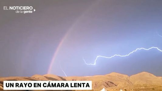 Tornquist: Doble arcoíris y un rayo son captados en un impresionante video