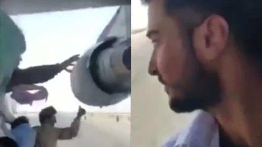 El video selfie de un afgano que intentó huir de Kabul colgado de un avión