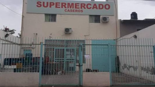 Una nena de 4 años murió aplastada por una reja de un supermercado chino