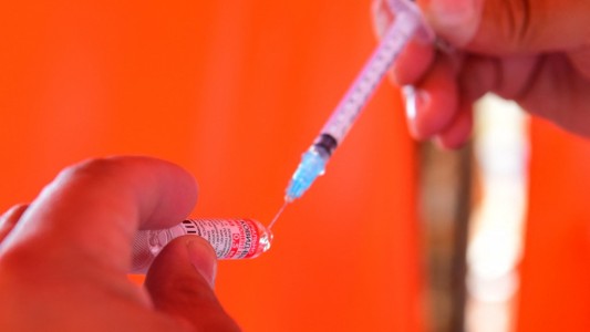 Tras el anuncio de EE.UU., la OMS descartó la necesidad de una tercera dosis de la vacuna contra el coronavirus