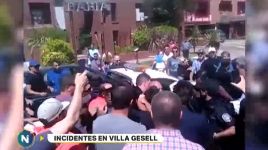 Choferes de colectivos de Villa Gesell agredieron al intendente cuando salía de la municipalidad