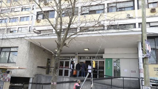 La Plata: se cortó la luz en medio de una operación y debieron terminarla con la luz de los celulares