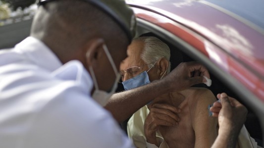 Brasil aplicará una tercera dosis a mayores de 70 años e inmunodeprimidos