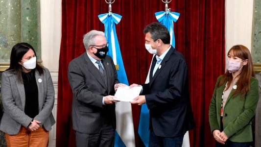 Massa y Barbieri encabezaron la presentación del proyecto para la renovación del Hospital de Clínicas