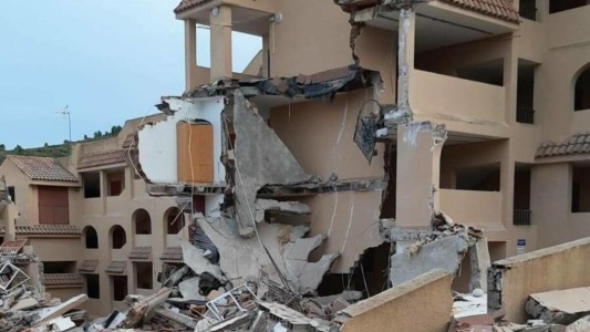 Se derrumbó un edificio de tres plantas en España