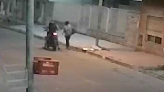 Un barrio en vilo por un motochorro que ataca a mujeres