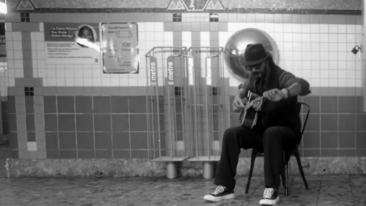 Arjona cantó en el subte de Nueva York y nadie lo reconoció: “Mentiría diciendo que me fue bien”