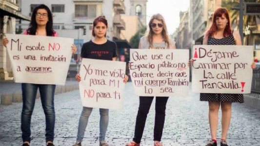 Proponen multas de hasta 7 mil pesos para sancionar el acoso callejero