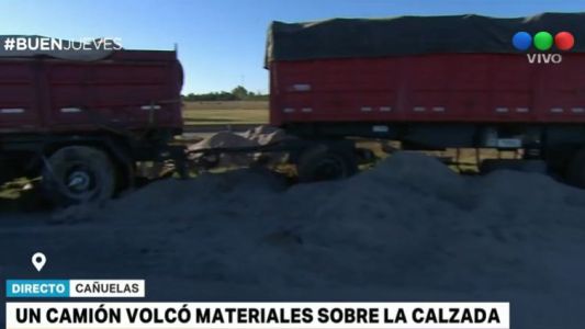 Un camión volcó su carga en la autopista Ezeiza-Cañuelas