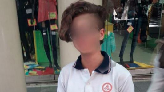 La suspendieron en el colegio por su nuevo corte de pelo