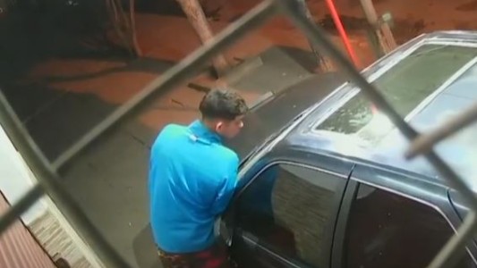 Video: Un ladrón hace "la previa" a cara descubierta