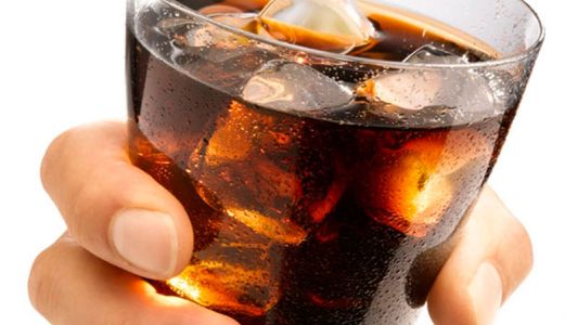 Encontró un preservativo en la gaseosa y ahora le pagarán 100 mil pesos
