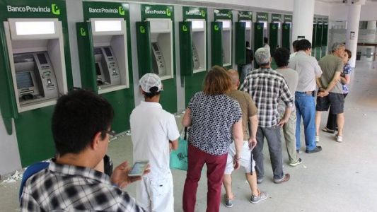 Los bancos harán cargas especiales de cajeros automáticos durante Semana Santa