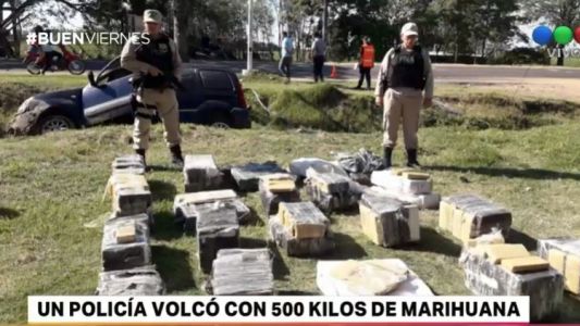 Un policía esquivó un control y volcó con un cargamento de marihuana en Corrientes