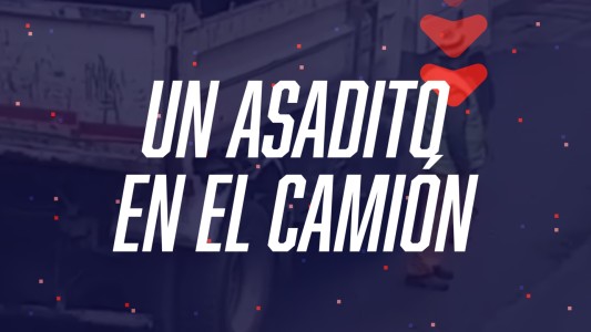 Hicieron un asado arriba del camión mientras trabajaban