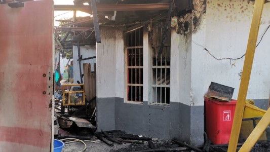 Al menos 41 presos mueren en incendio en prisión indonesia