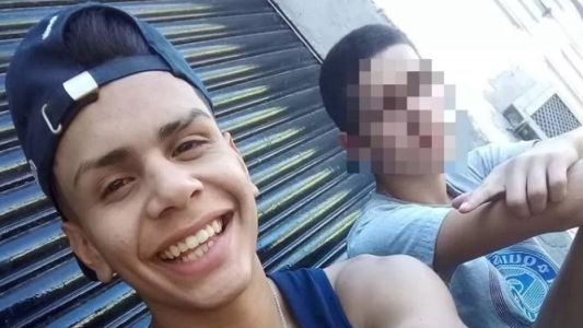Mataron a un joven por defender a dos amigas y luego se burlaron en las redes sociales
