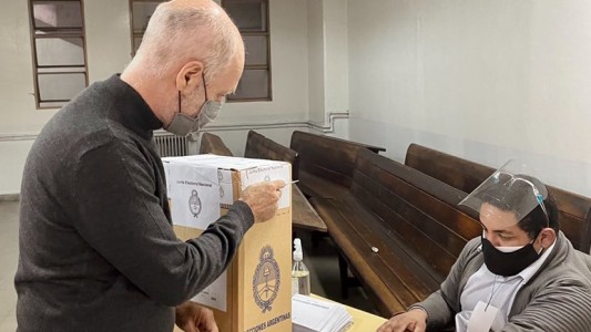 Tras pedir "vayan todos a votar", Larreta recordó que "mañana habrá clases normalmente"