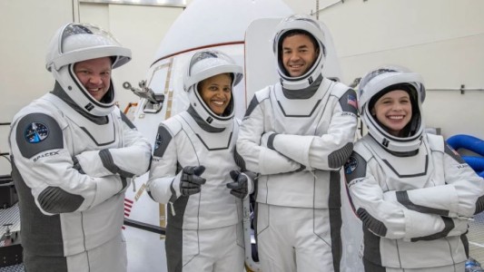 SpaceX lanzará la primera misión privada al espacio sin astronautas profesionales