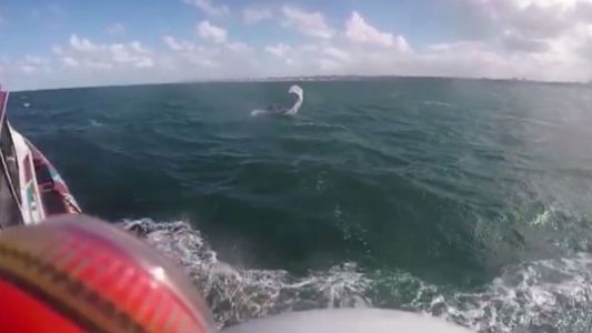 Prefectura rescató a un deportista náutico en Mar del Plata