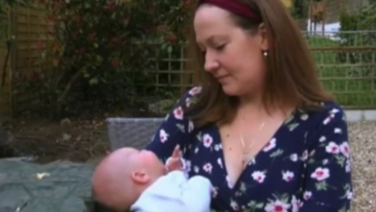 Pidió trabajar menos con rebaja salarial para cuidar a su hija y se lo negaron: ganó el jucio laboral y deben indemnizarla