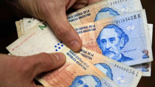Una buena: extienden un mes el plazo para cambiar los billetes de dos pesos