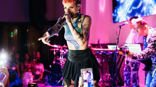 Cazzu sigue quebrando fronteras y conquista al público estadounidense con su trap