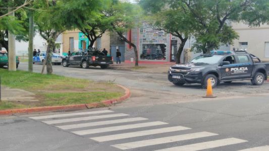 Escondió un celular en la mochila de su hijo, lo mandó el jardín y grabó como lo maltrataba su maestra