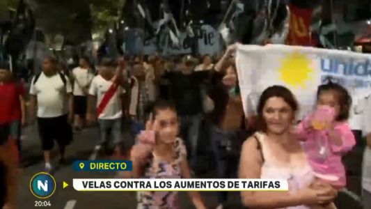 Después del "ruidazo nacional" se hizo la "marcha de las velas" contra el aumento de tarifas