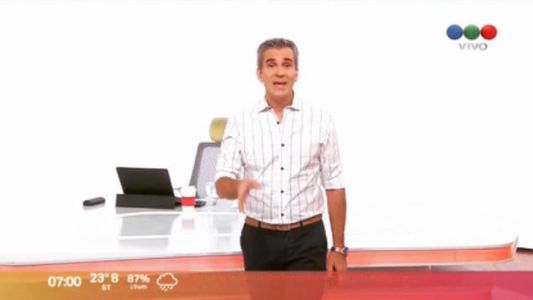 La reacción de Adrián Puente al ser sorprendido por un rayo al aire en #BuenViernes
