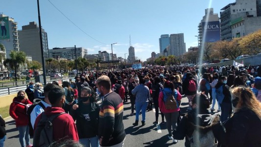 Marcha por la suba del salario mínimo: corte del Metrobus y caos de tránsito