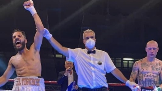 Polémica por un boxeador italiano que exhibe tatuajes nazis