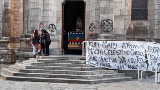 Bariloche: mapuches tomaron la Catedral y pidieron la liberación de un líder preso en Chile